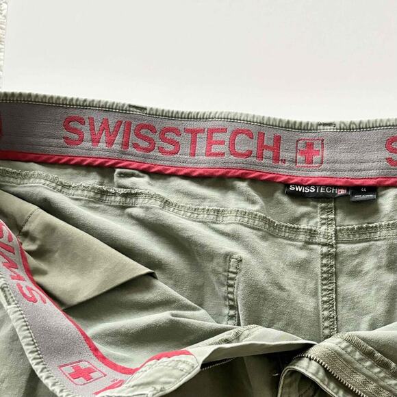 SwissTech Mens Shorts Solid Green Outdoor Hiking Cotton Size 44 Belt Loops - Picture 6 of 10